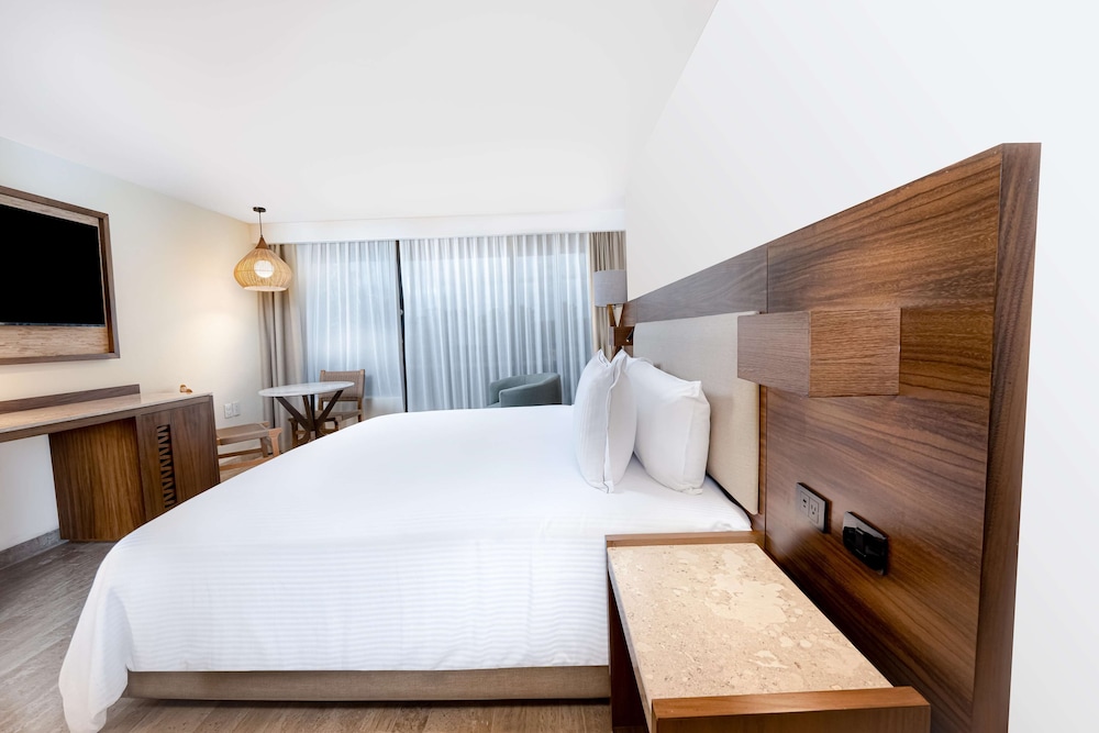 Oh! Cancun - The Urban Oasis & Beach Club — Hotel rooms in Cancun, Quintana Roo