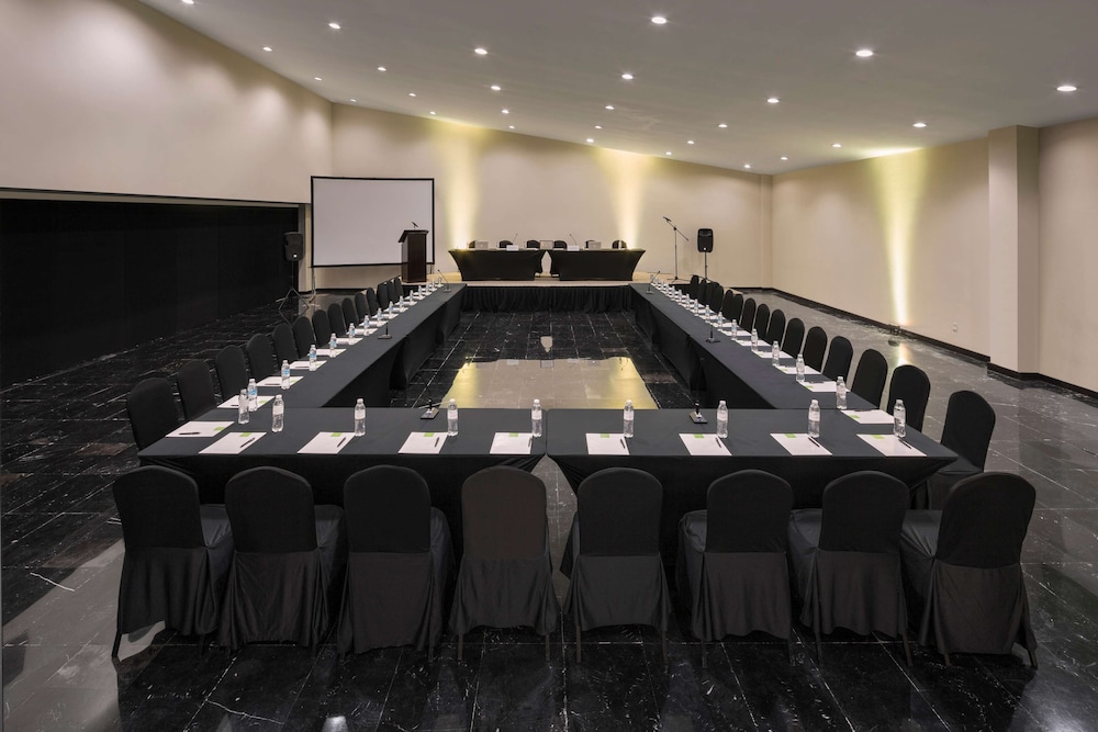Oh! Cancun - The Urban Oasis & Beach Club — Hotel building in Cancun, Quintana Roo