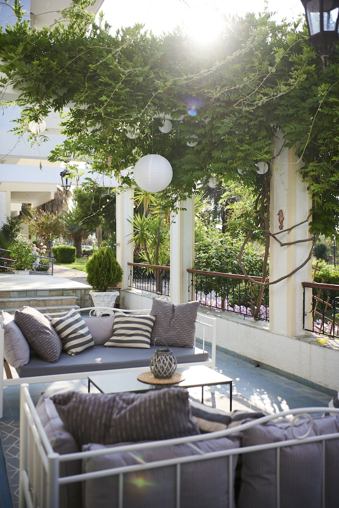 Kalloni Bay — Hotel building in Lesvos Island