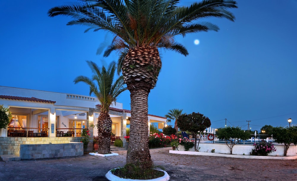 Kalloni Bay — Hotel building in Lesvos Island