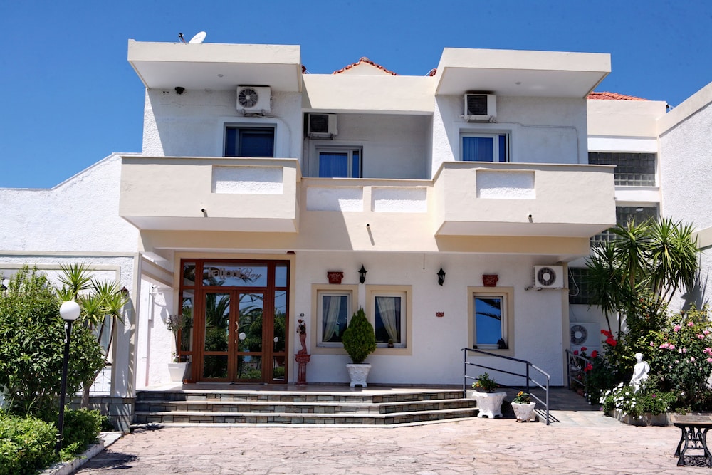 Kalloni Bay — Hotel building in Lesvos Island