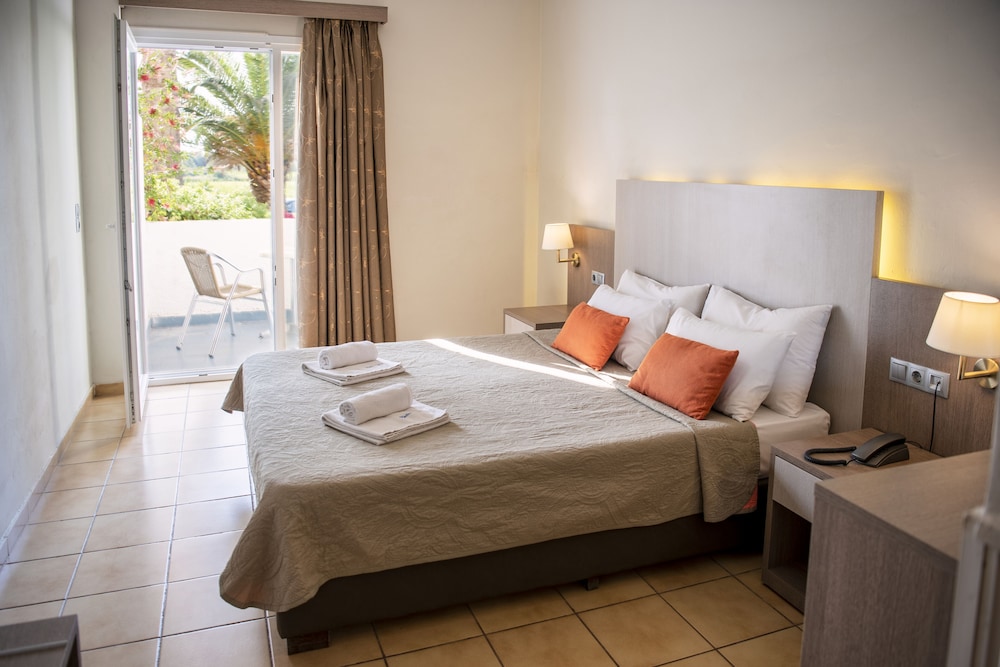Kalloni Bay — Hotel rooms in Lesvos Island