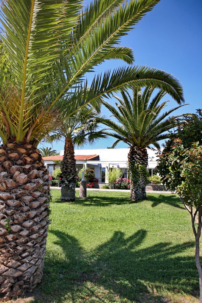 Kalloni Bay — Hotel building in Lesvos Island