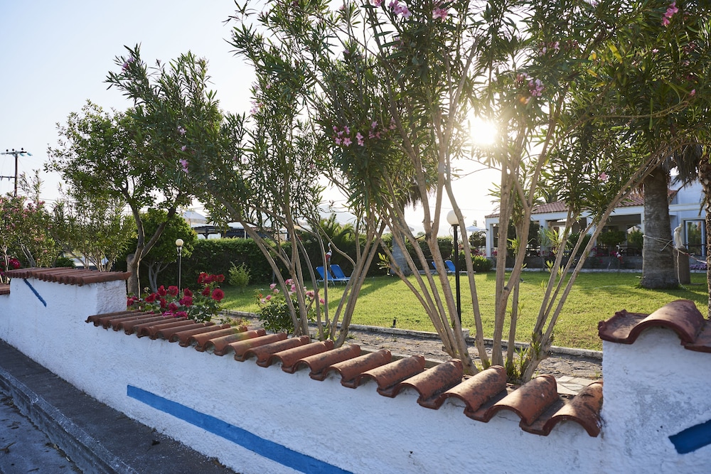 Kalloni Bay — Hotel building in Lesvos Island