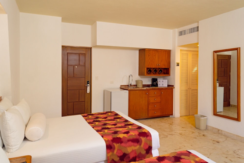Sunset Fishermen Beach Resort Playa del Carmen - All inclusive — Hotel rooms in Playa del Carmen, Quintana Roo