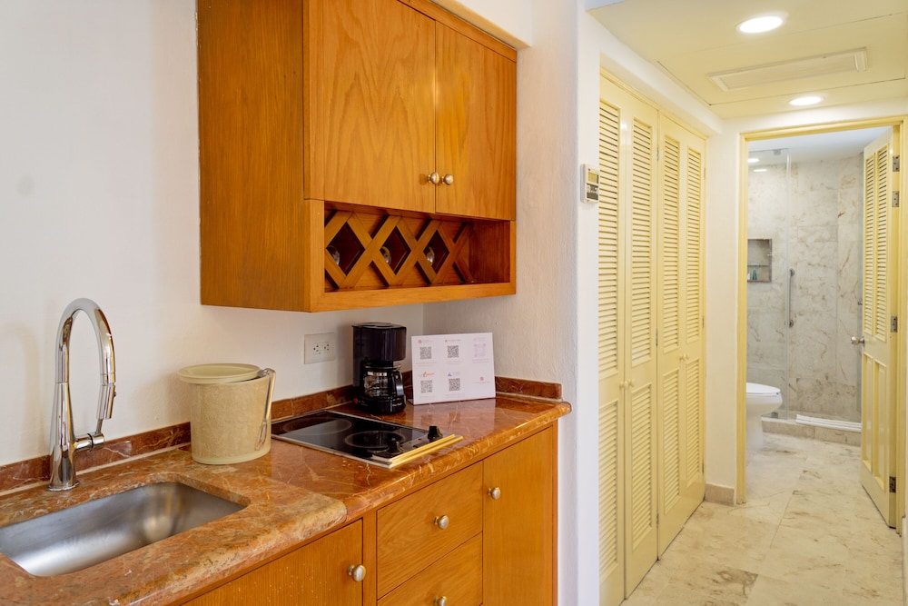 Sunset Fishermen Beach Resort Playa del Carmen - All inclusive — Hotel rooms in Playa del Carmen, Quintana Roo