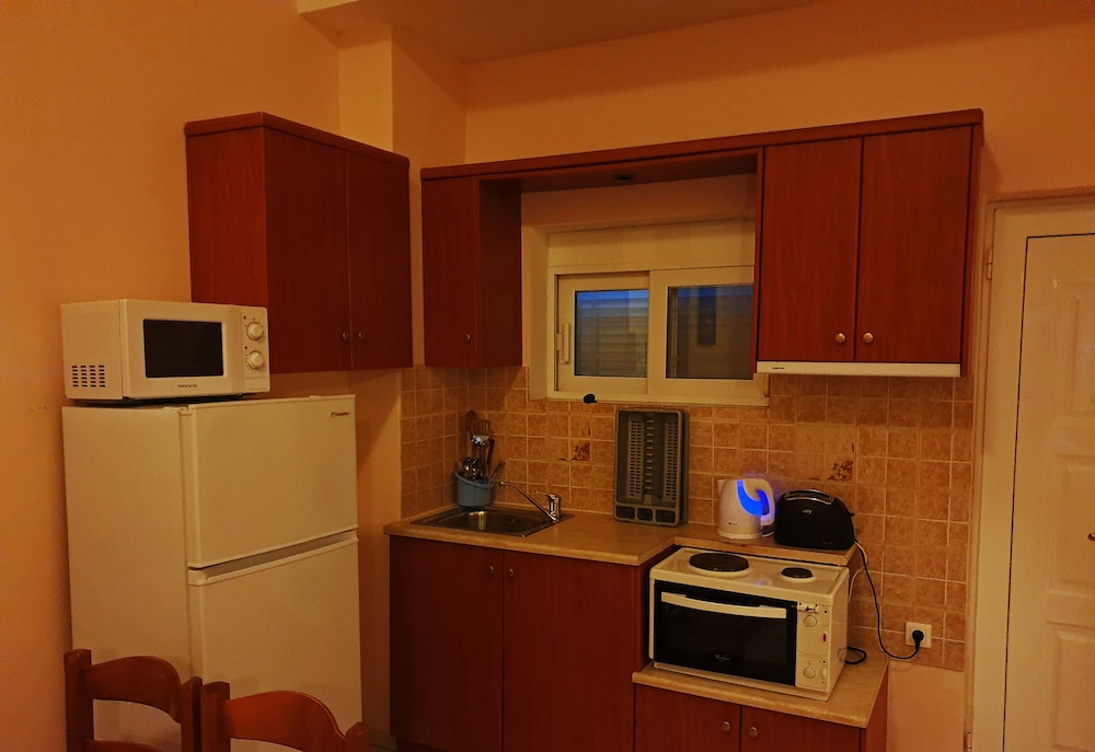Jenny Hotel — Hotel rooms in Laganas, Ionian Islands