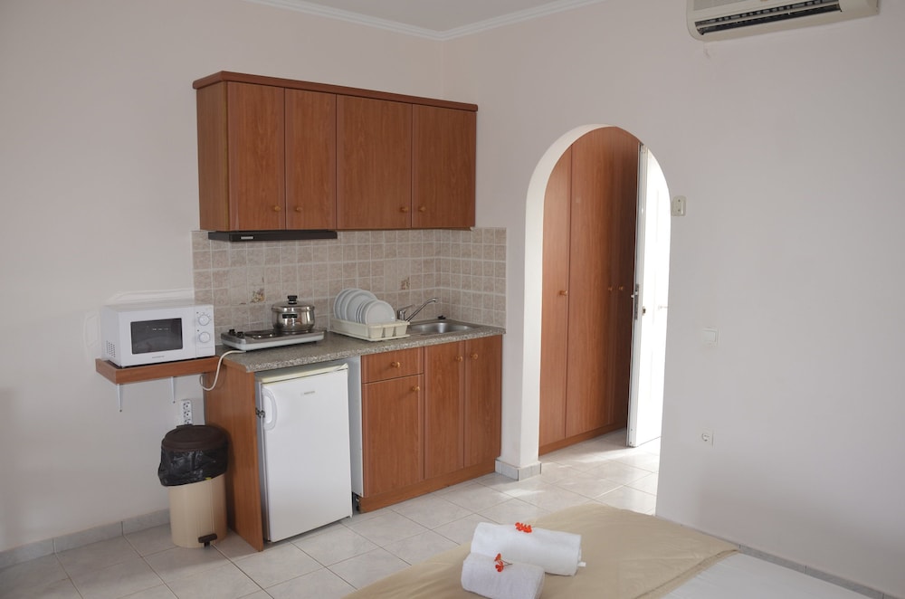 Jenny Hotel — Hotel rooms in Laganas, Ionian Islands