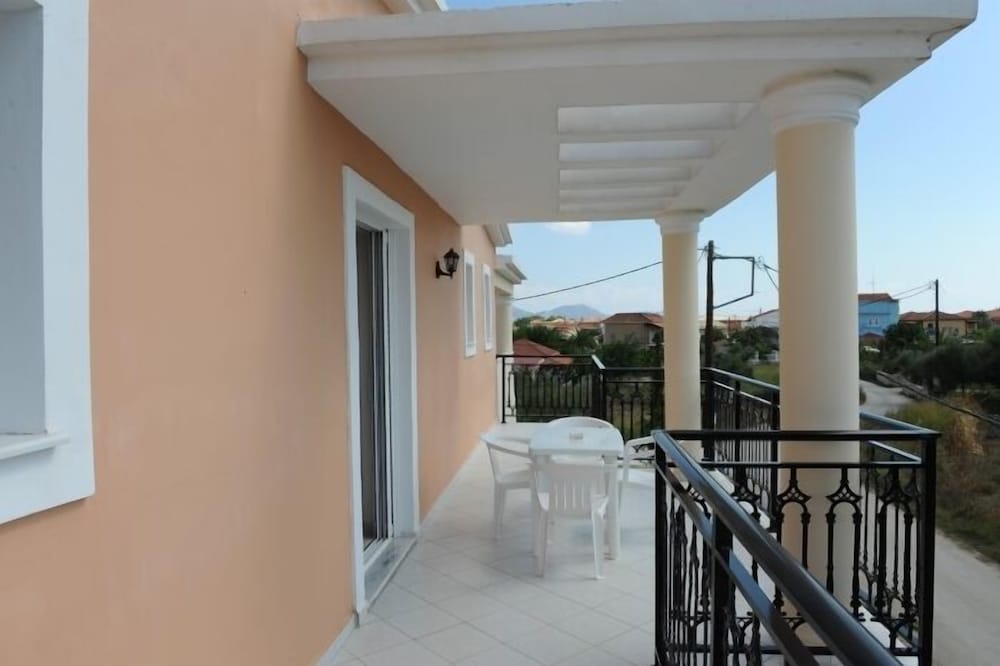 Jenny Hotel — Hotel building in Laganas, Ionian Islands