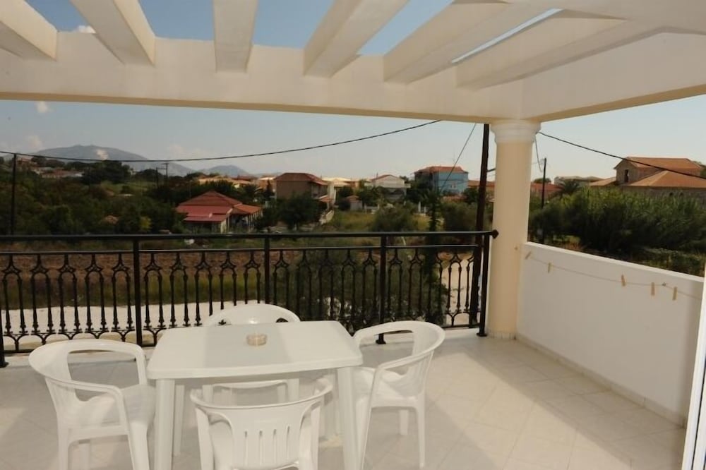 Jenny Hotel — Hotel building in Laganas, Ionian Islands