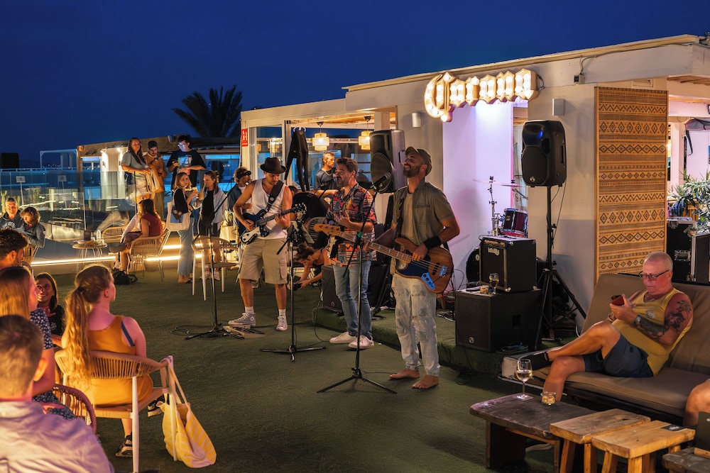 Bristol Sunset Beach — Restaurant & bars in Corralejo, Canary Islands