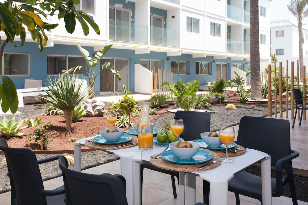 Bristol Sunset Beach — Hotel building in Corralejo, Canary Islands