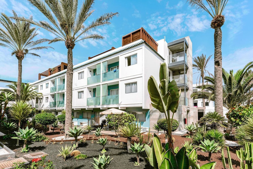 Bristol Sunset Beach — Hotel building in Corralejo, Canary Islands