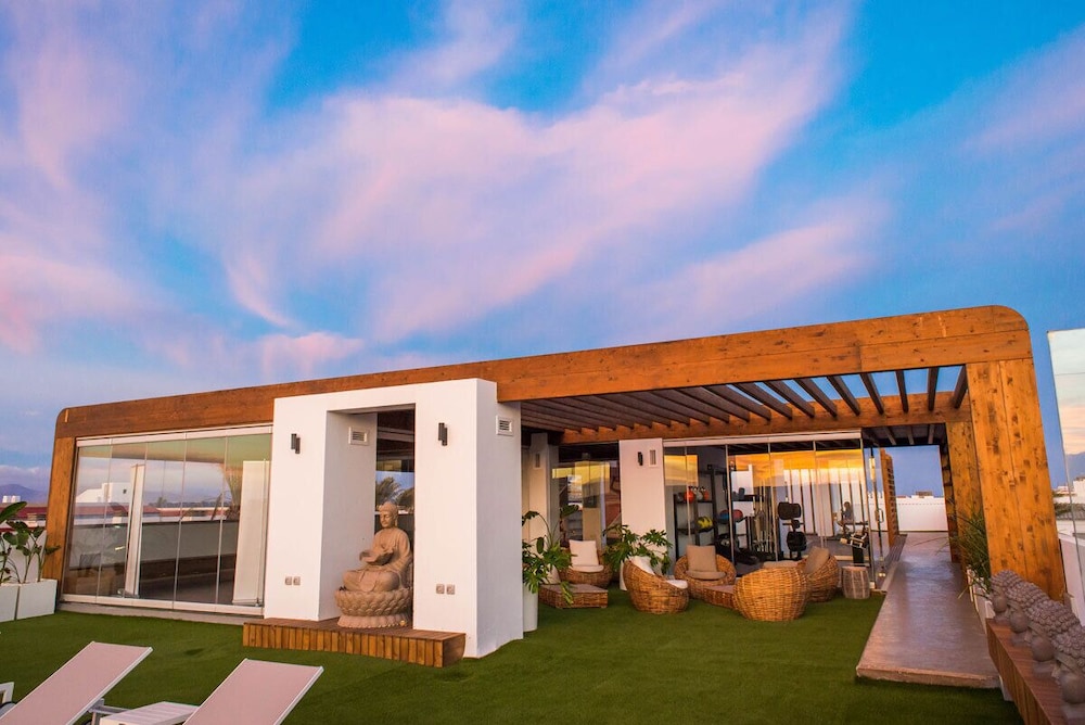 Bristol Sunset Beach — Hotel building in Corralejo, Canary Islands