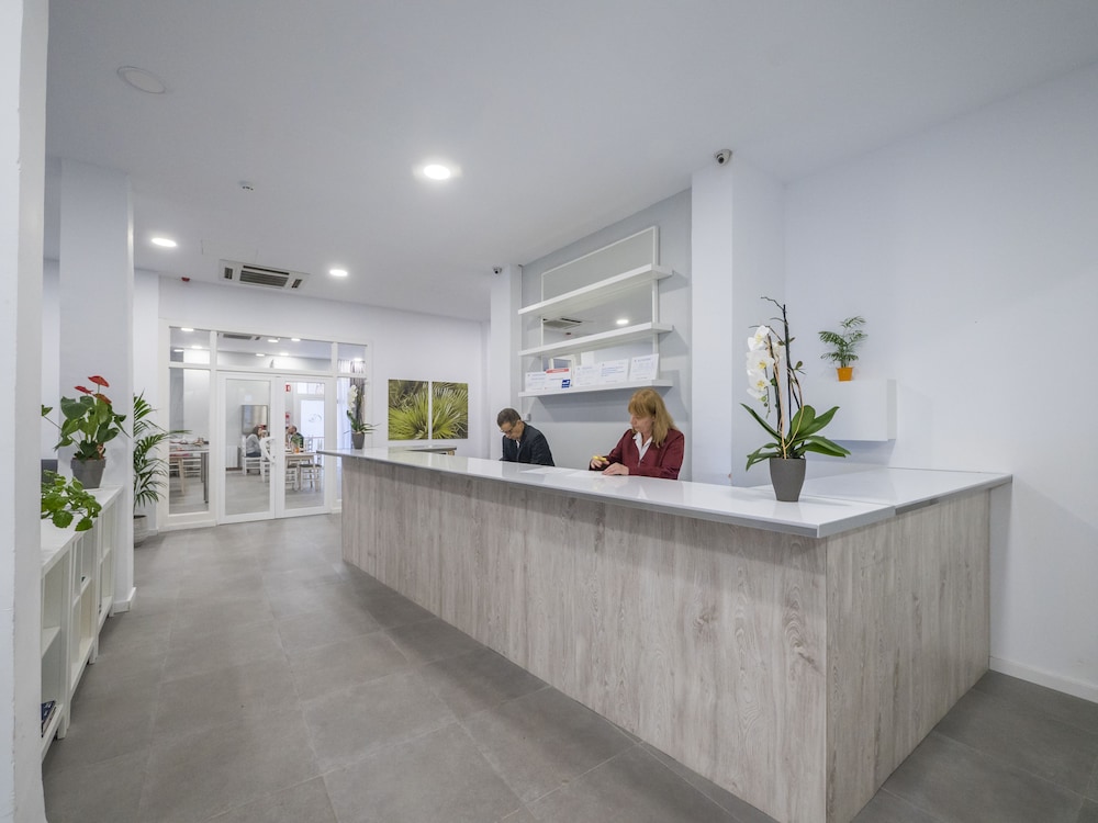 Hotel Victoria — Hotel building in Lloret de Mar, Catalonia