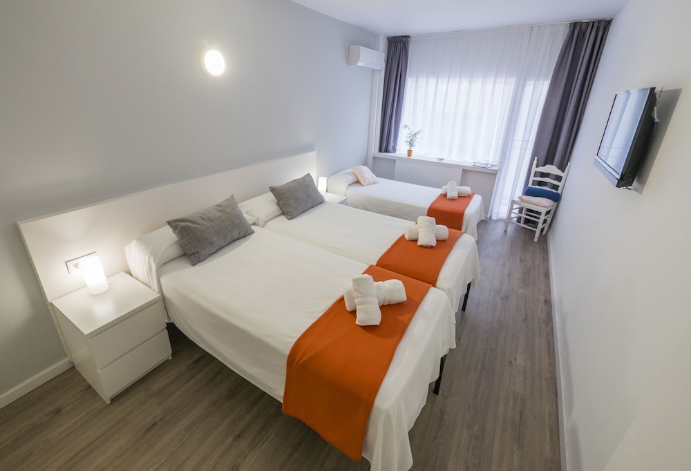 Hotel Victoria — Hotel rooms in Lloret de Mar, Catalonia