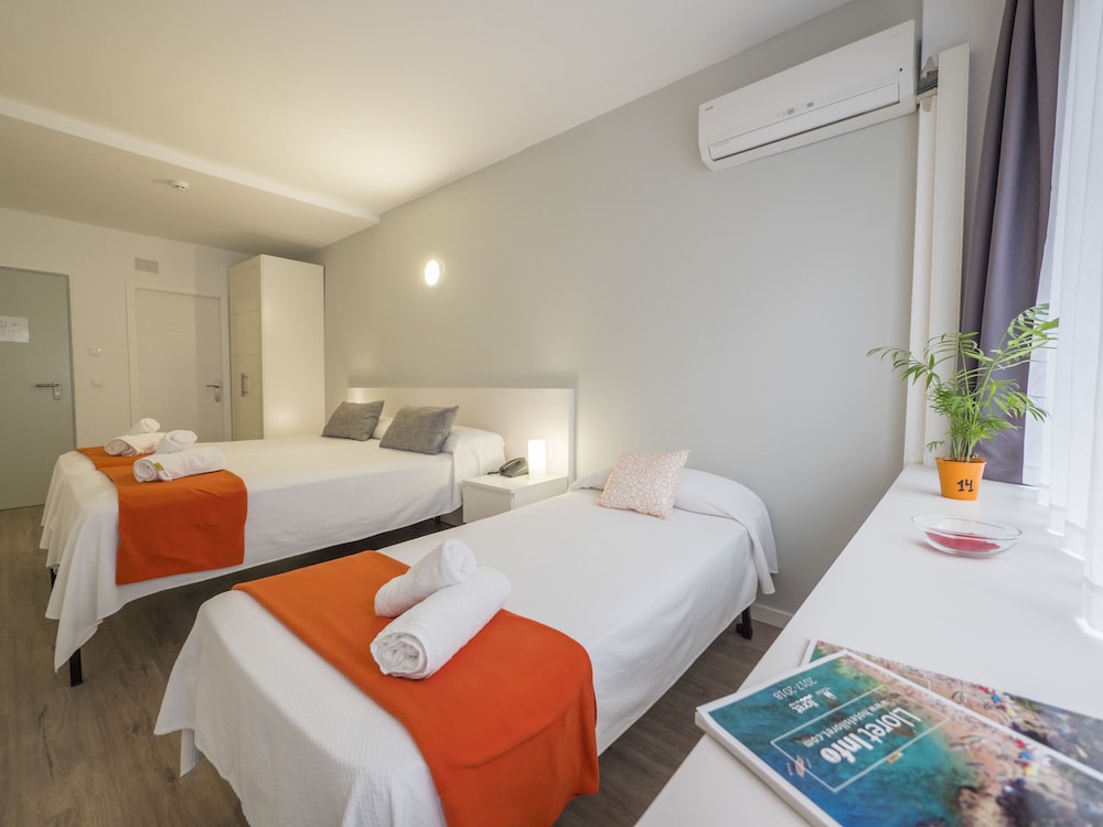 Hotel Victoria — Hotel rooms in Lloret de Mar, Catalonia