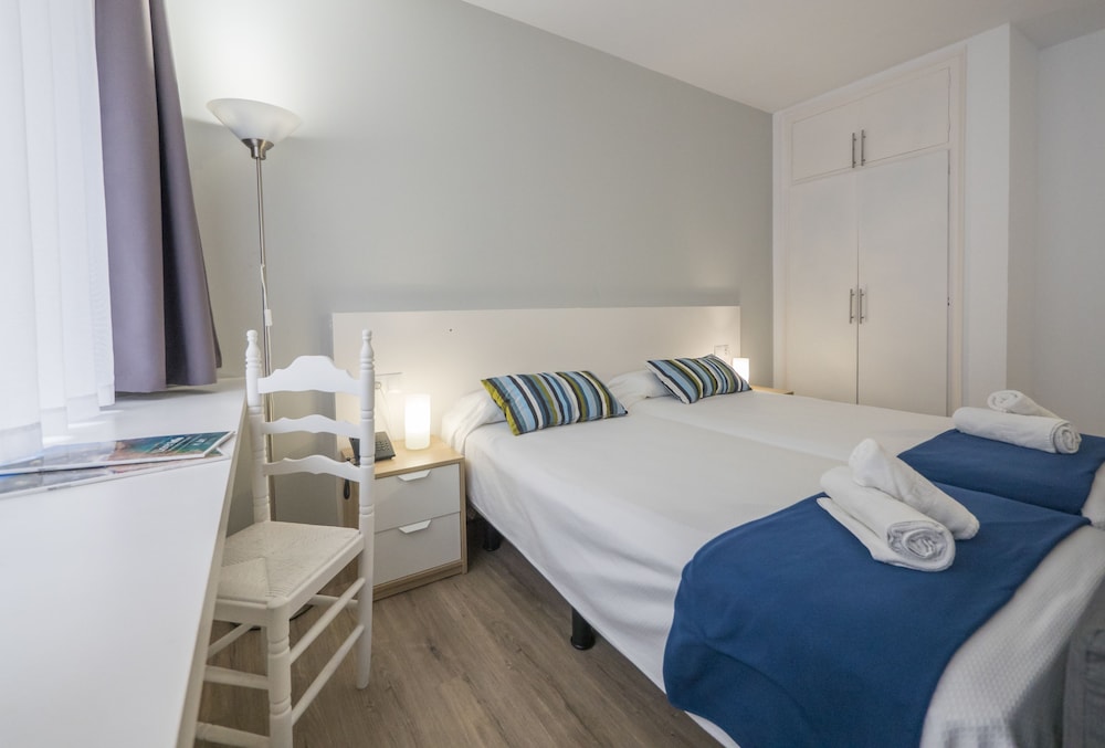 Hotel Victoria — Hotel rooms in Lloret de Mar, Catalonia