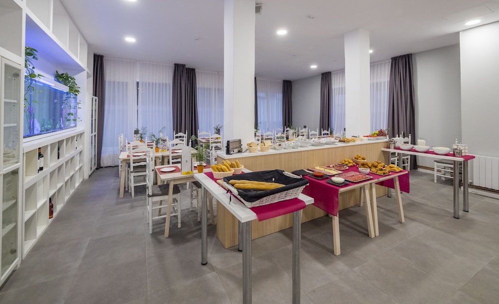 Hotel Victoria — Restaurant & bars in Lloret de Mar, Catalonia