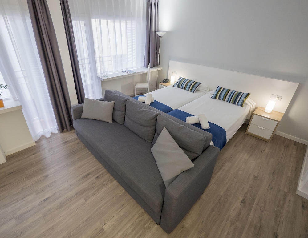 Hotel Victoria — Hotel rooms in Lloret de Mar, Catalonia