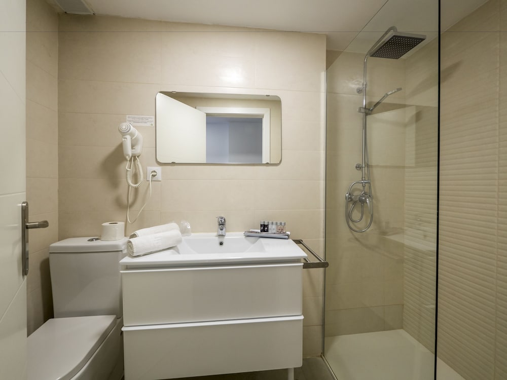 Hotel Victoria — Hotel rooms in Lloret de Mar, Catalonia