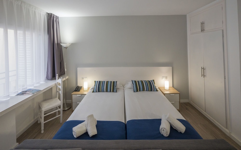 Hotel Victoria — Hotel rooms in Lloret de Mar, Catalonia