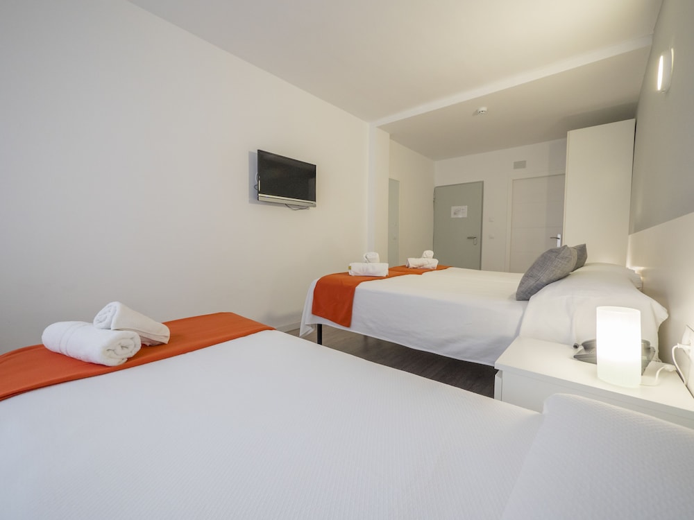 Hotel Victoria — Hotel rooms in Lloret de Mar, Catalonia
