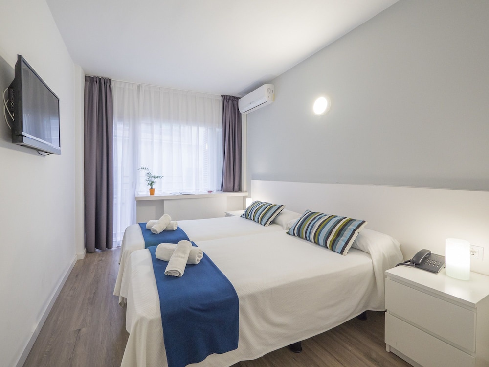 Hotel Victoria — Hotel rooms in Lloret de Mar, Catalonia