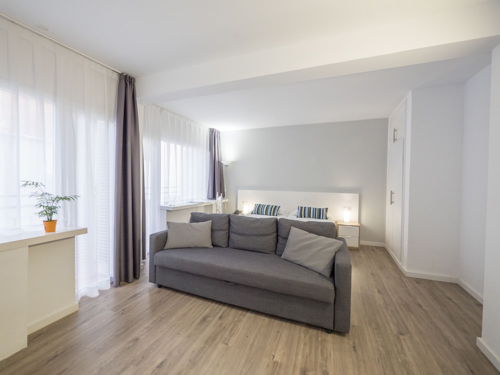 Hotel Victoria — Hotel rooms in Lloret de Mar, Catalonia