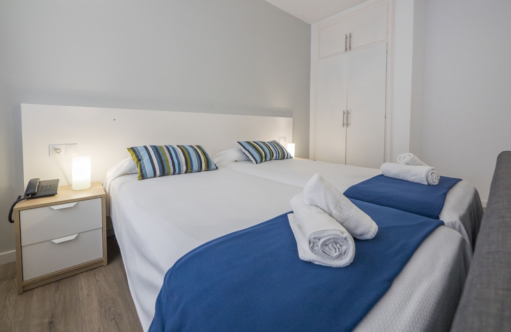 Hotel Victoria — Hotel rooms in Lloret de Mar, Catalonia