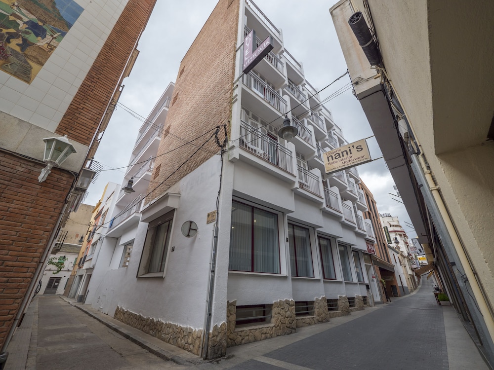 Hotel Victoria — Hotel building in Lloret de Mar, Catalonia