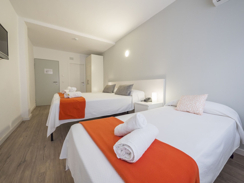 Hotel Victoria — Hotel rooms in Lloret de Mar, Catalonia