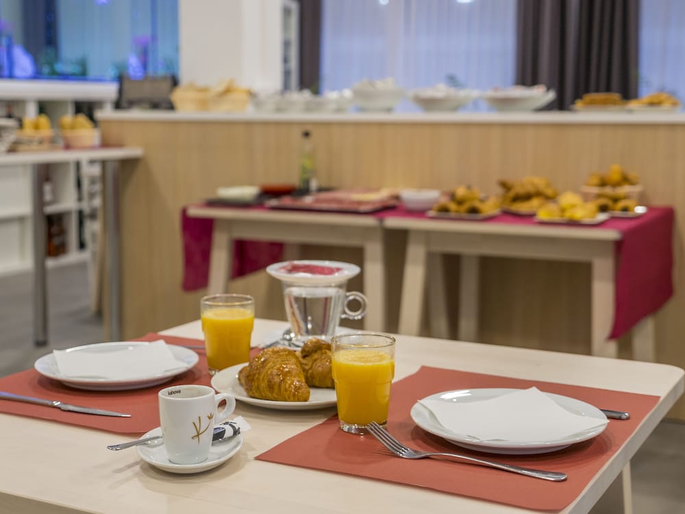 Hotel Victoria — Restaurant & bars in Lloret de Mar, Catalonia
