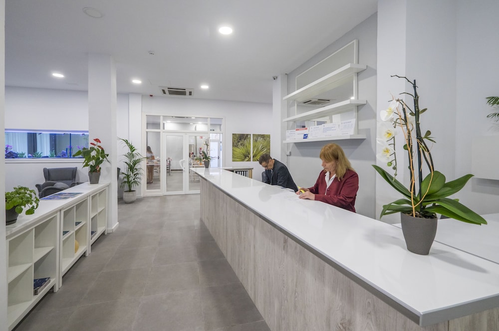 Hotel Victoria — Hotel building in Lloret de Mar, Catalonia