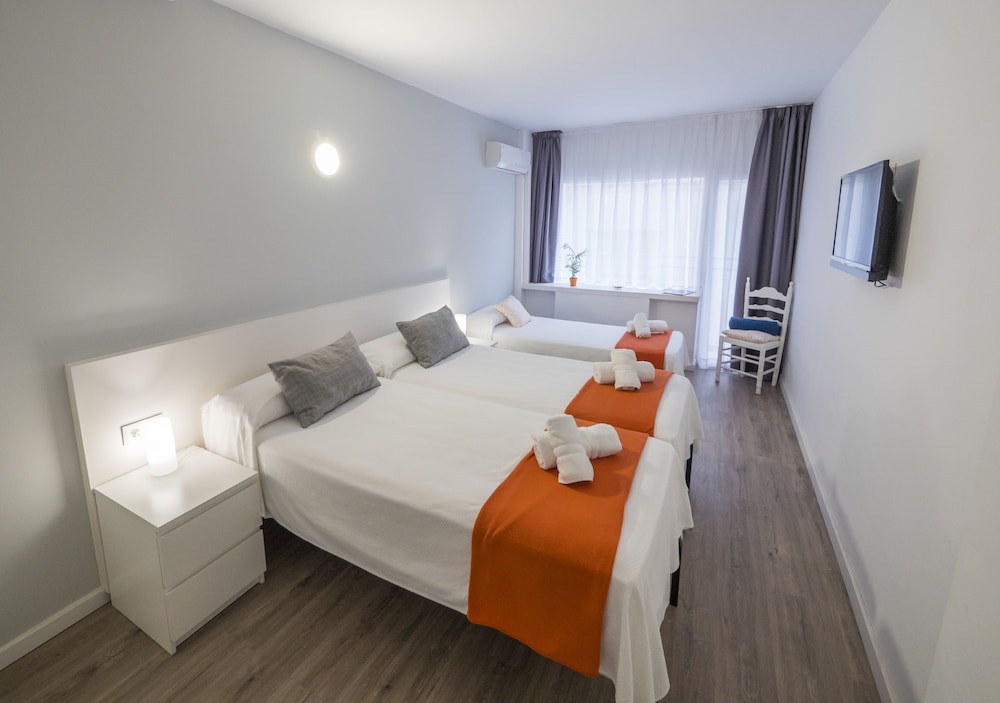 Hotel Victoria — Hotel rooms in Lloret de Mar, Catalonia