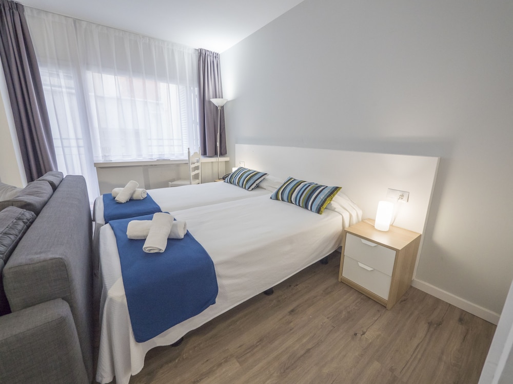 Hotel Victoria — Hotel rooms in Lloret de Mar, Catalonia