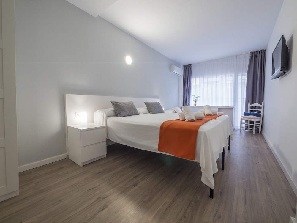 Hotel Victoria — Hotel rooms in Lloret de Mar, Catalonia