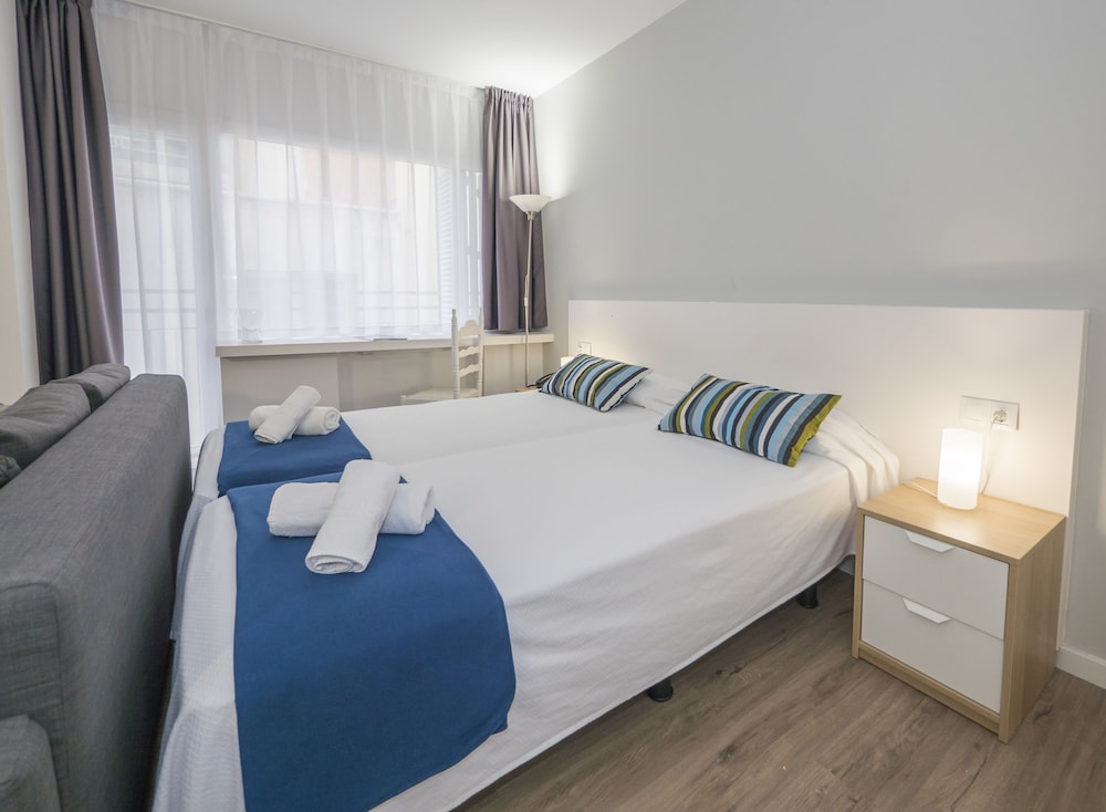Hotel Victoria — Hotel rooms in Lloret de Mar, Catalonia