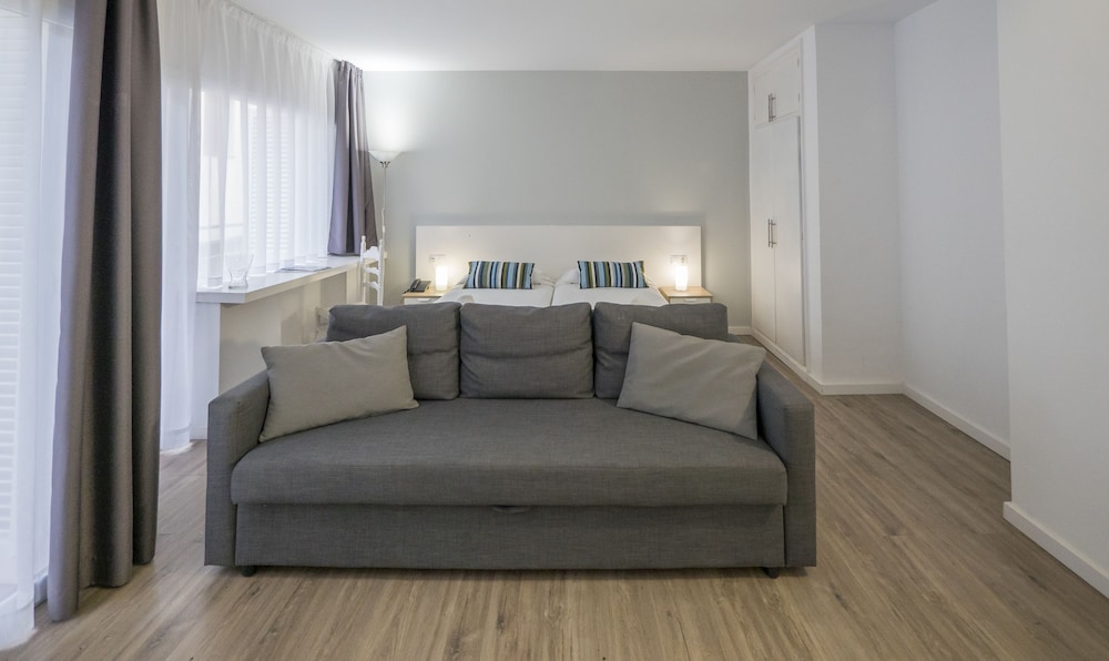 Hotel Victoria — Hotel rooms in Lloret de Mar, Catalonia
