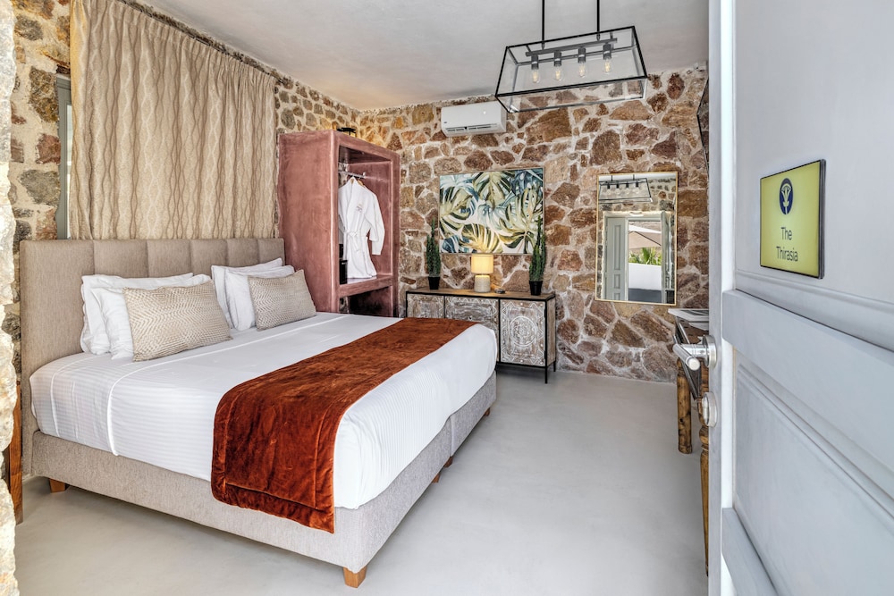 Desiterra Resort & Spa — Hotel rooms in Karterados, South Aegean