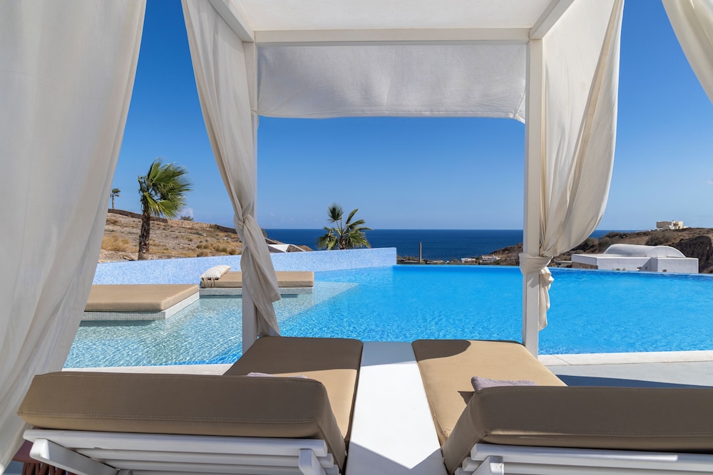 Desiterra Resort & Spa — Swimming pool in Karterados, South Aegean