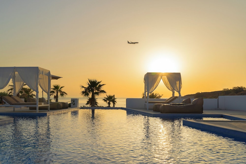 Desiterra Resort & Spa — Swimming pool in Karterados, South Aegean