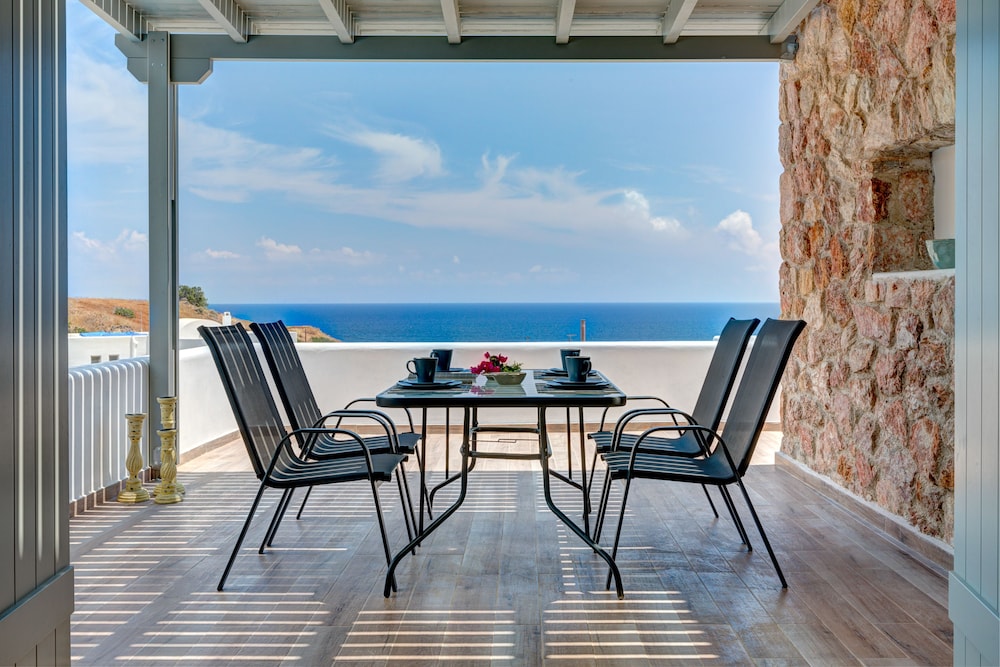 Desiterra Resort & Spa — Hotel rooms in Karterados, South Aegean