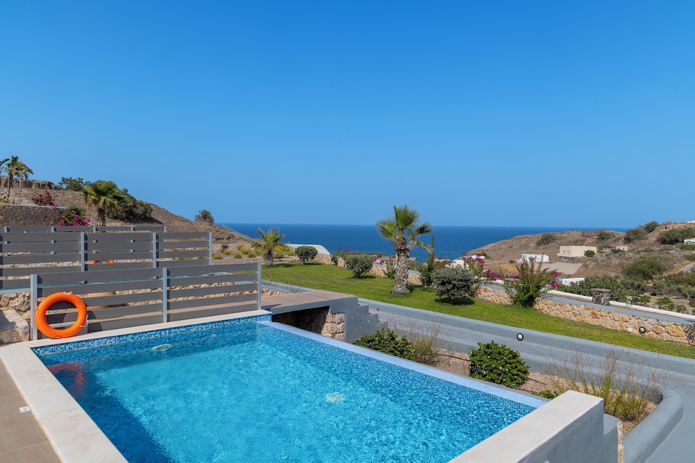 Desiterra Resort & Spa — Swimming pool in Karterados, South Aegean