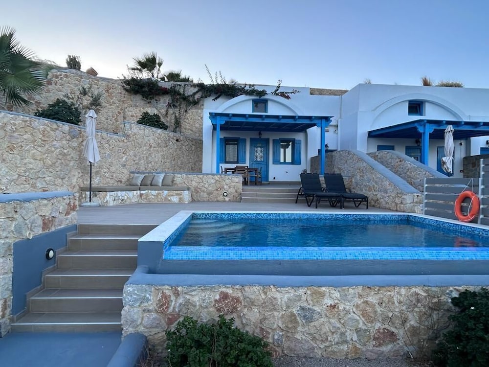 Desiterra Resort & Spa — Swimming pool in Karterados, South Aegean