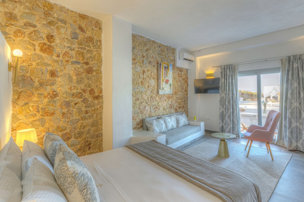 Desiterra Resort & Spa — Hotel rooms in Karterados, South Aegean