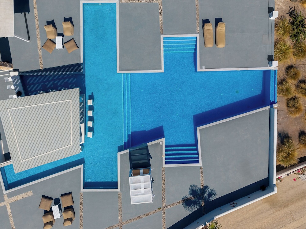 Desiterra Resort & Spa — Swimming pool in Karterados, South Aegean