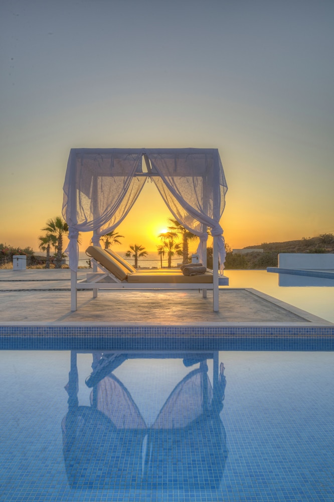 Desiterra Resort & Spa — Swimming pool in Karterados, South Aegean