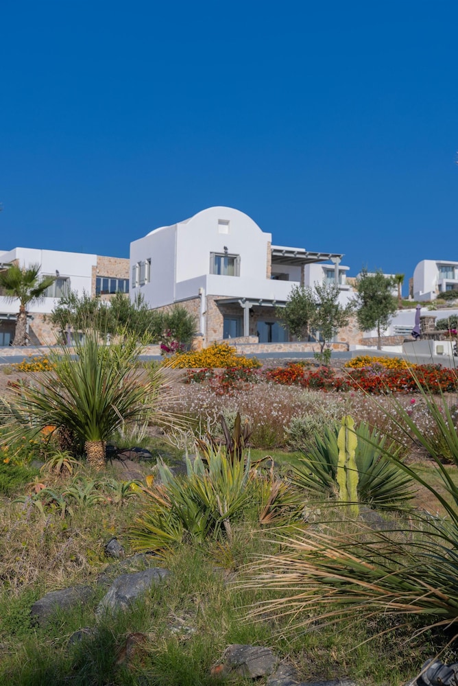 Desiterra Resort & Spa — Hotel building in Karterados, South Aegean