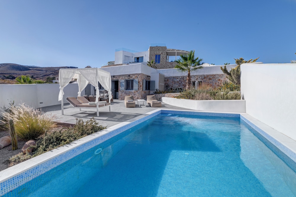 Desiterra Resort & Spa — Swimming pool in Karterados, South Aegean